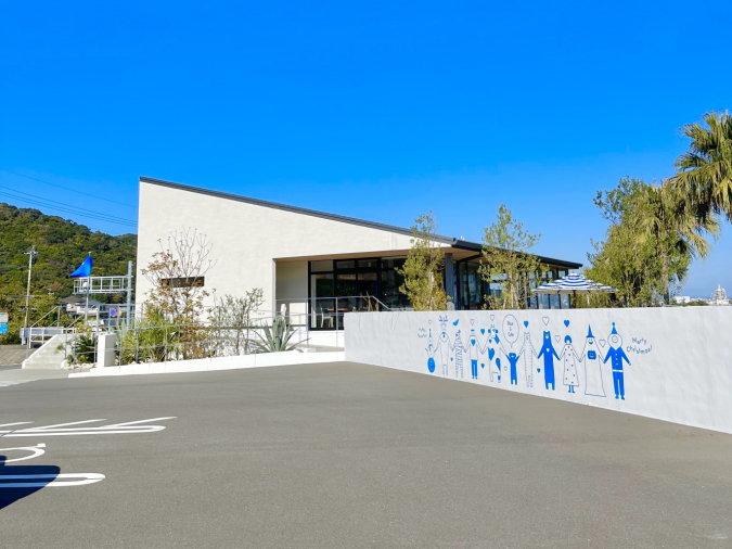 Blue＆Cafe HIRAKAWA Bayside（ブルー・アンド・カフェ平川ベイサイド）　駐車場・外観