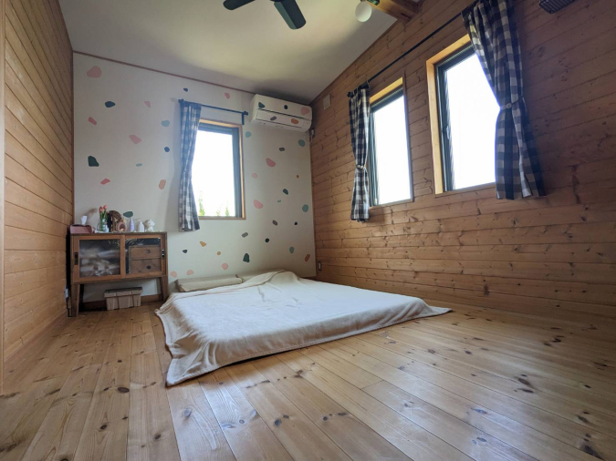 部屋を広く見せる方法　圧迫感を抑える「低い家具」