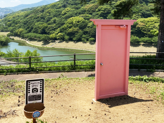福岡県営中央公園　ピンクのドア