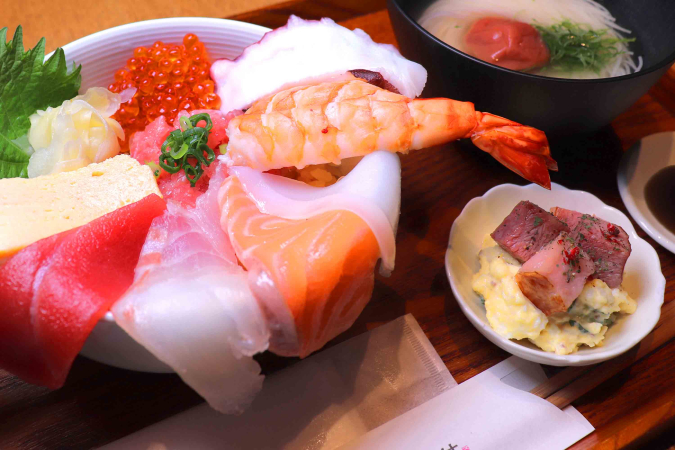 すしやコトブキ博多店　ランチ海鮮丼イメージ
