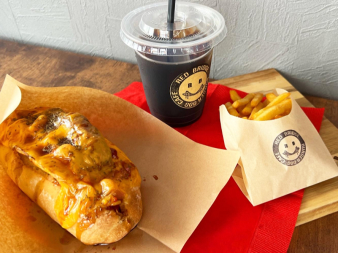 REDBRIDGE BURGERDOG CAFE（レッドブリッジ バーガードッグ カフェ）