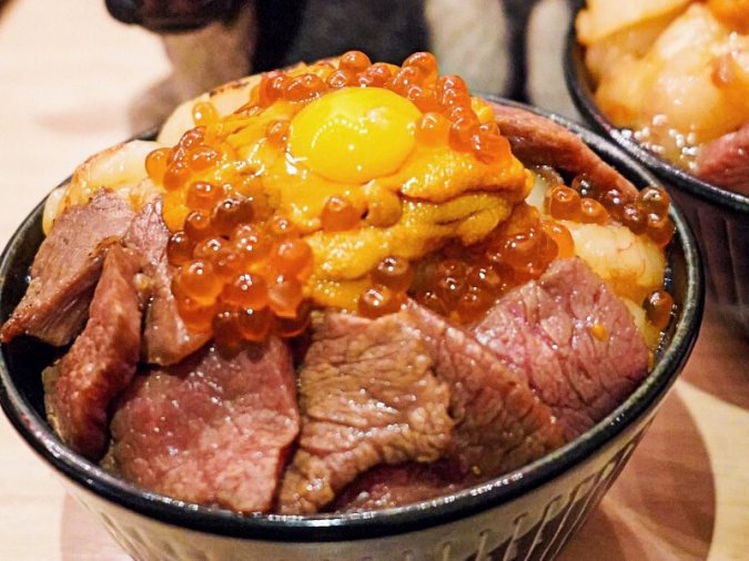 炭火焼肉バル AGITO HIRAO（アギト ヒラオ）