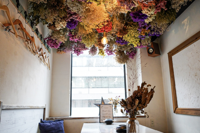 MAHALO：生花のテーブル