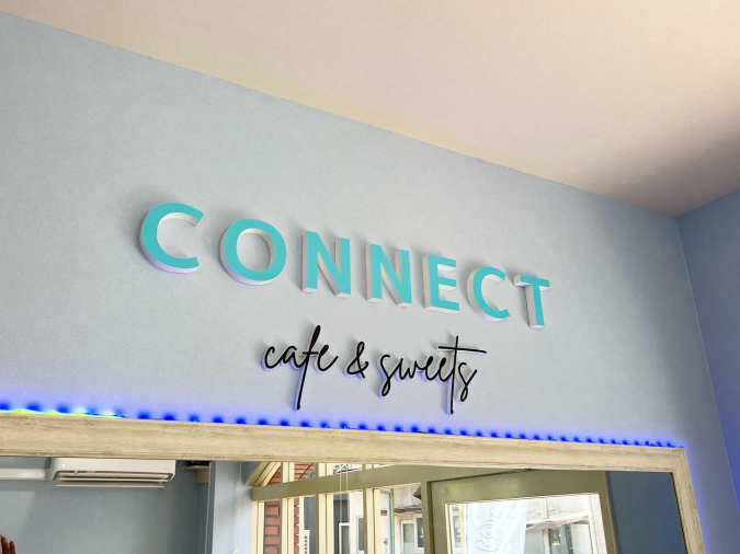 Connect Cafe 店名