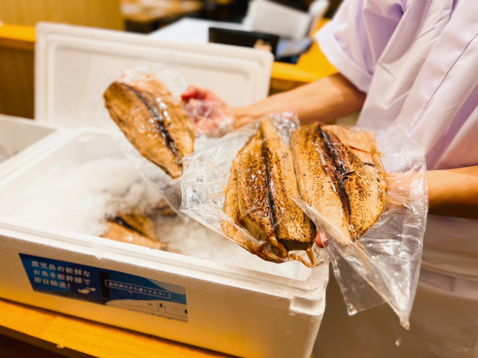 超速鮮魚(R)寿司 羽田市場 博多リバレインモール店　かつおのタタキ