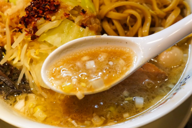 北九州ぶた麺京町にヤドカリました：スープ