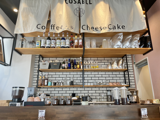 COSAELL COFFEE AND CHEESECAKE SHOP（コサエルコーヒーアンドチーズケーキショップ）店内