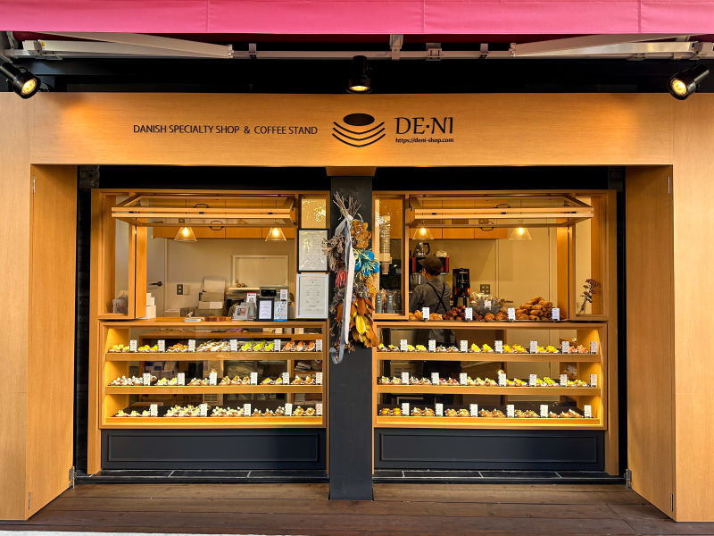 DE・NI（デニ）