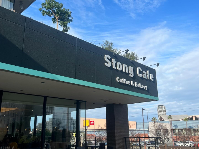 Stong Cafe（ストングカフェ）外観　STONG bakery（ストングベーカリー）