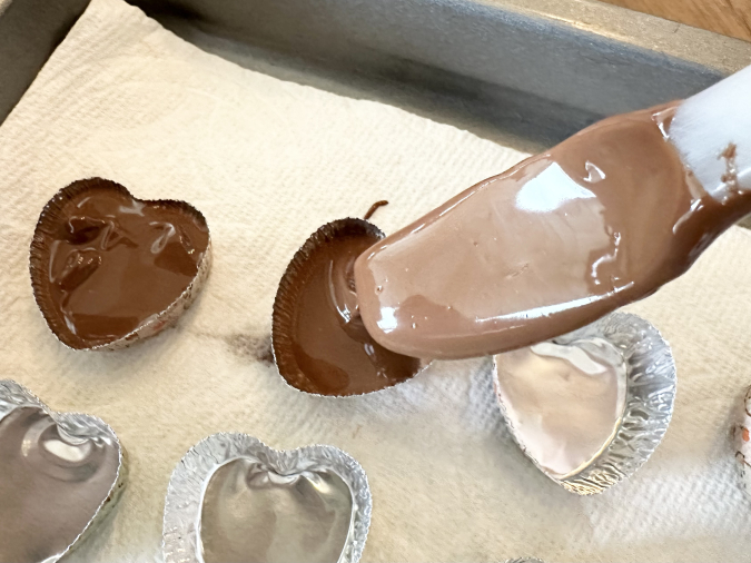 「チョコアルミカップ（くま柄、ハート型、15枚）」で作る♡カラフルカップチョコ