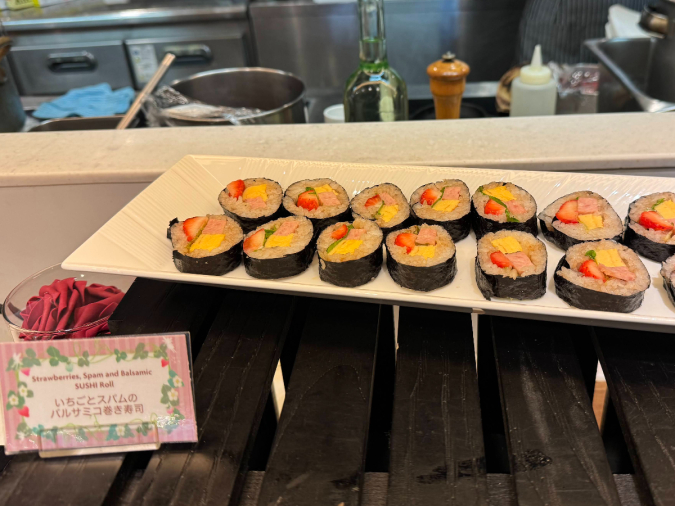 ANAクラウンプラザホテル：いちごとスパムのバルサミコ巻き寿司