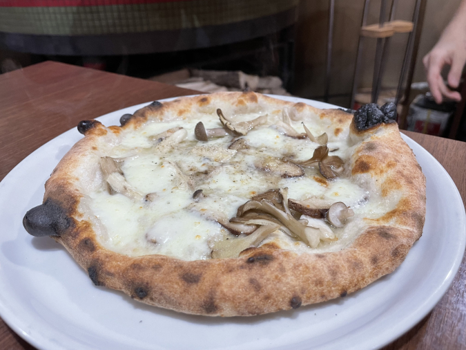 Pizzeria Da Giorgio（ピッツェリア ダ ジョルジオ）焼きあがったフンギ