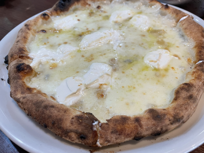 Pizzeria Da Giorgio（ピッツェリア ダ ジョルジオ）クワトロフォルマッジ
