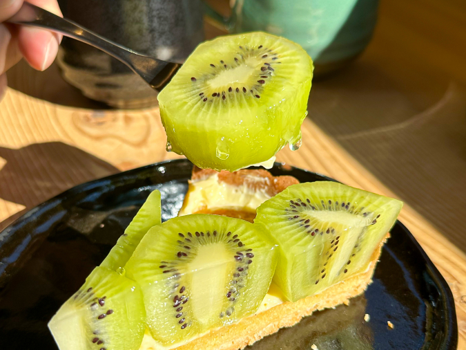 フルーツとタルトと喫茶  frutta（フルッタ）　完熟キウイのタルト