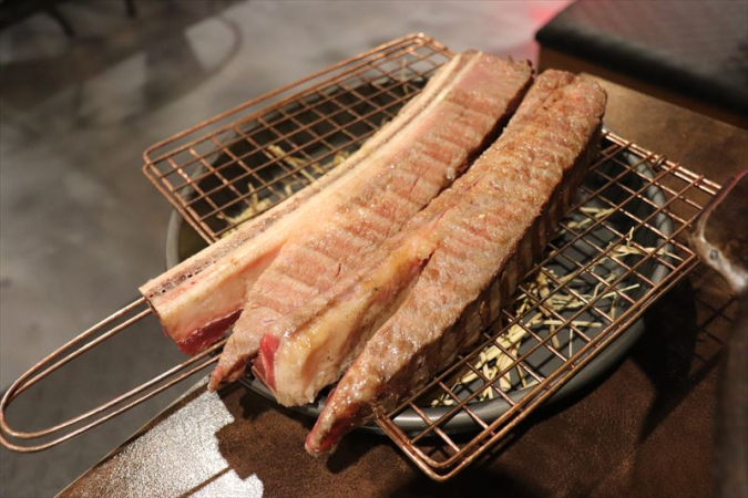 ゴジプ南浦店（고짚 남포점／Gozip）　わら焼き肉ウデカルビ