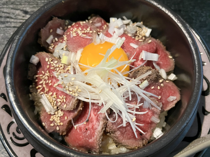 焼肉炎牛ローストビーフ丼