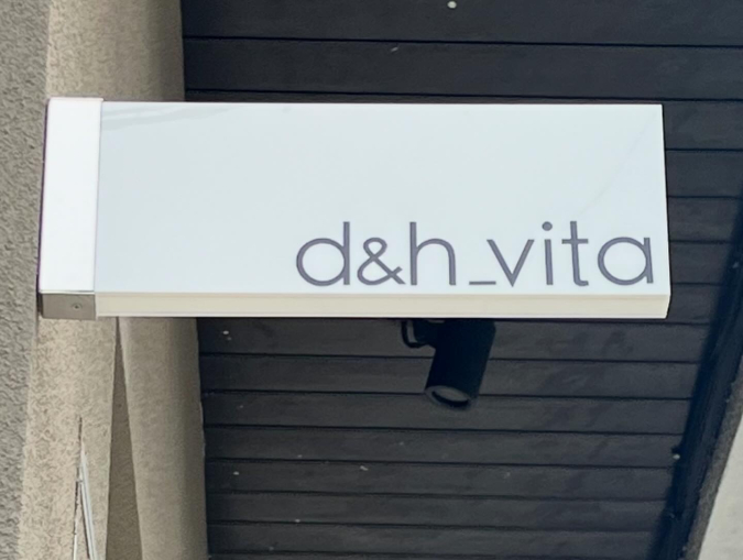 d＆h vita（ディー・アンド・エイチ・ヴィータ）看板