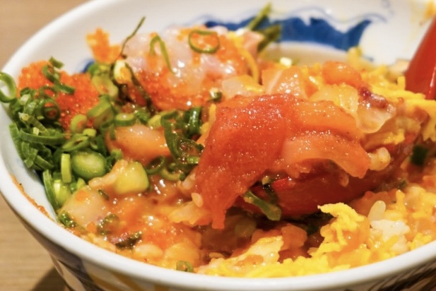 どんぶり居酒屋 喜水丸 天神店：朝の大漁たまトロ丼