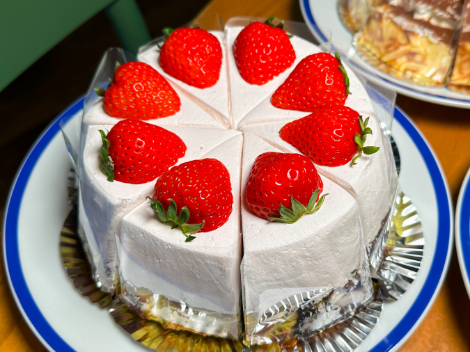 cake and coffee YAKUIN STUDIO（薬院スタジオ）苺とピスタチオチーズケーキ