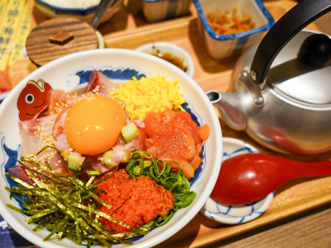 どんぶり居酒屋 喜水丸 天神店：朝の大漁たまトロ丼