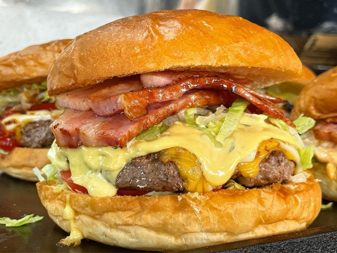 HUNGRYS BURGER LOUNGE（ハングリーズバーガーラウンジ）