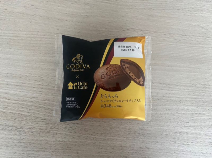 ローソンの新作『GODIVA』とのコラボ「Uchi Café×GODIVA どらもっち ショコラ（チョコレートチップ入り）」