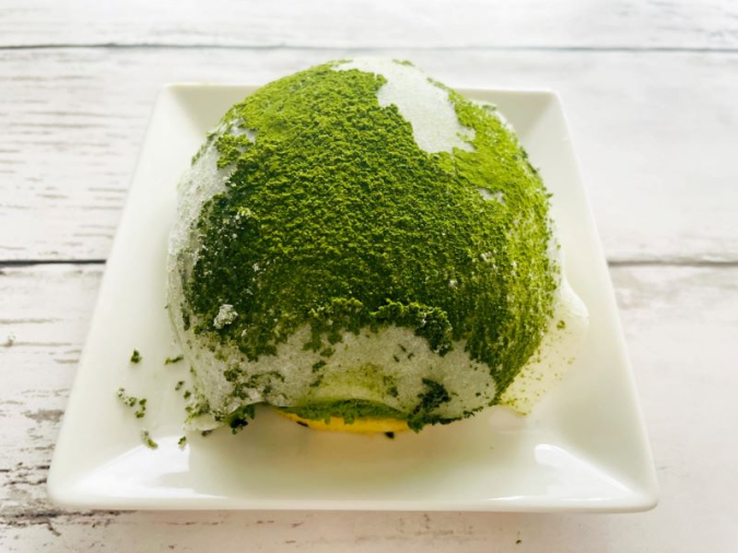 Lawson's "Uchi Café x Morihan Rich Matcha Daifuku-like Pancakes"