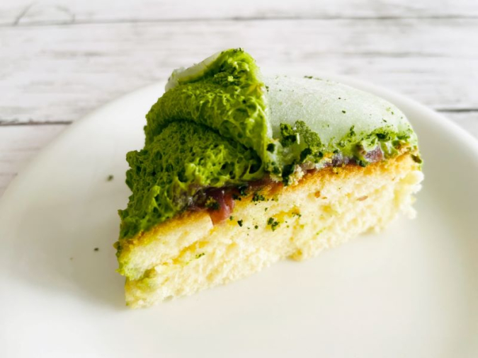 Lawson's "Uchi Café x Morihan Rich Matcha Daifuku-like Pancakes"