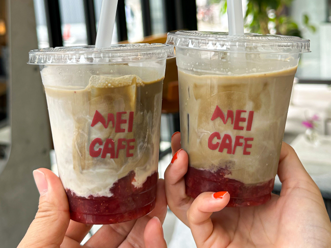 Mei Cafe（メイカフェ）　苺ほうじ茶ラテ