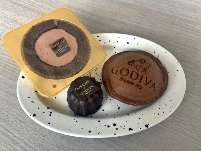 『ローソン』の新作『GODIVA』とのコラボレーションスイーツ3つ