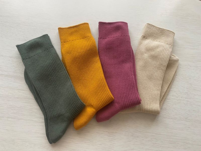 ユニクロの50色ソックスコーデ