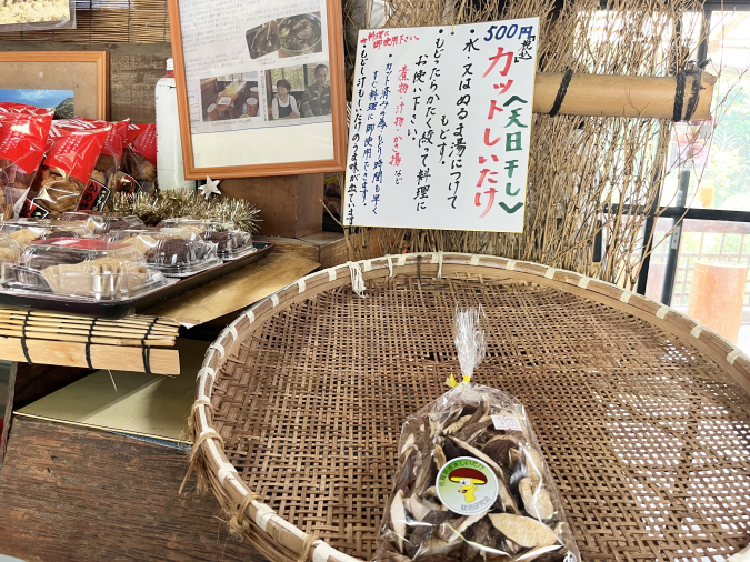 岩屋うどん　店内