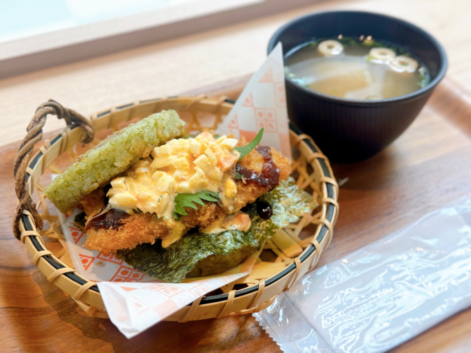 Kome Kome Burger Hakata Station Branch - Fried Horse Mackerel