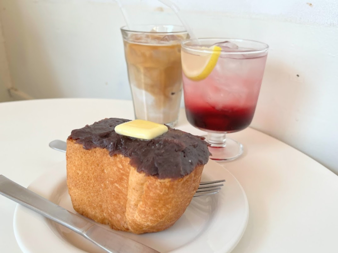 Good uo Coffee Homemade bean paste toast, blueberry and blackcurrant water, CAFE LATTE