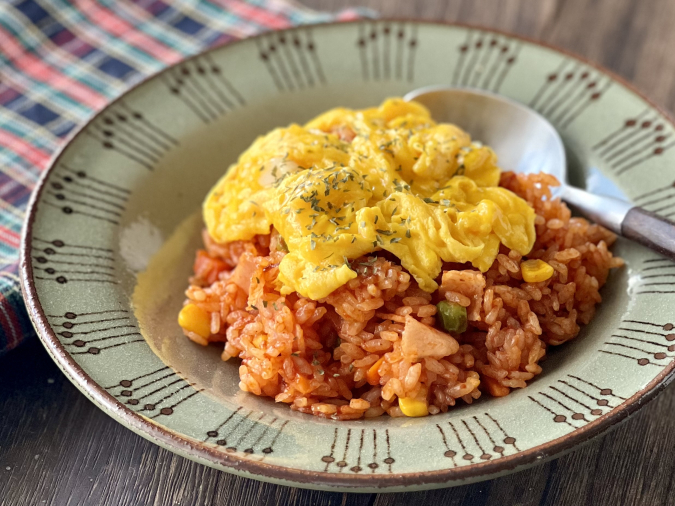 炊飯器で作るケチャップライスのオムライス