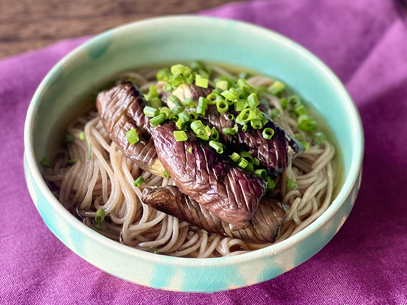 中願寺あゆみの簡単レシピ連載　揚げないなすの焼きびたし～麺つゆ味～