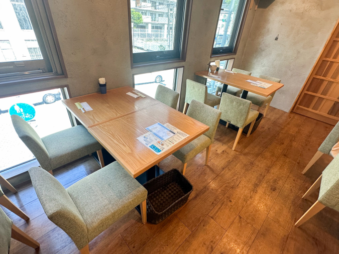 Interior of the small restaurant Sonohen