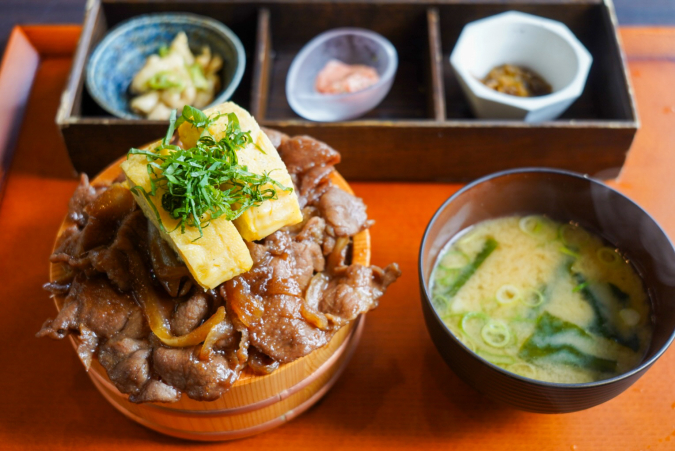 Toriyasu Shokudo: Super Pork and Egg Rice Bowl