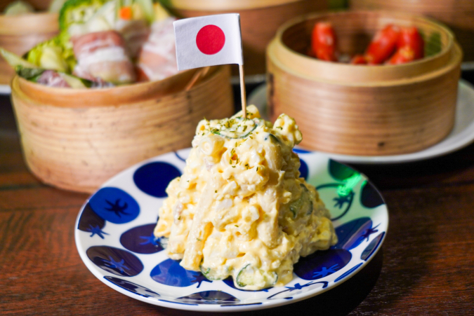 鶏の煙り焼きと野菜肉巻き ケムマキ　たまごたっぷり マカロニタワー