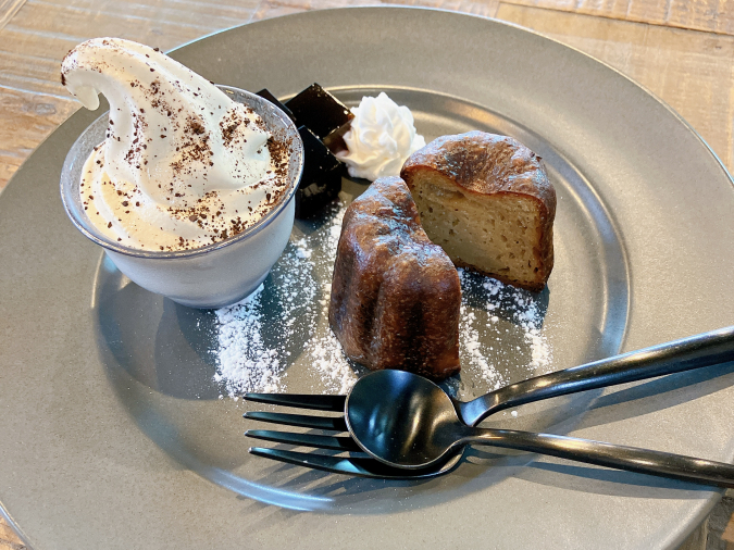 Roasters Lab Canelé Plate