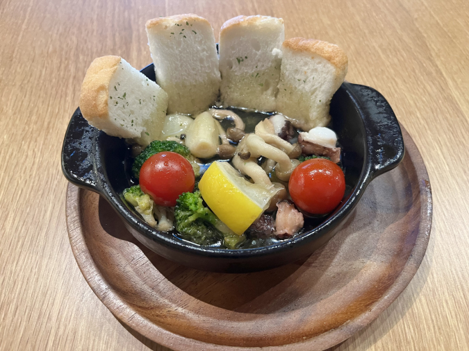 MINORI CAFE: Rice flour bread and seasonal salt koji ajillo