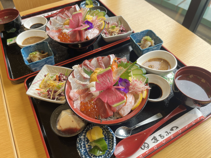 海鮮処まるみつ　海鮮丼セット九種盛り