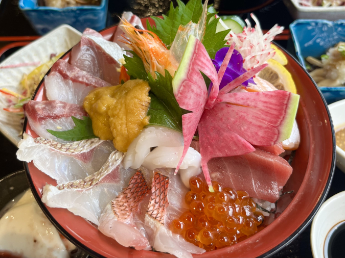 Seafood restaurant Marumitsu Seafood bowl set of nine kinds