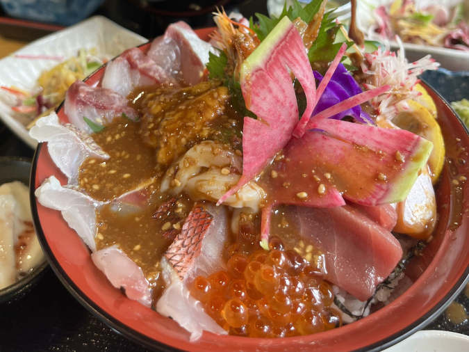 Seafood restaurant Marumitsu Seafood bowl set of nine kinds