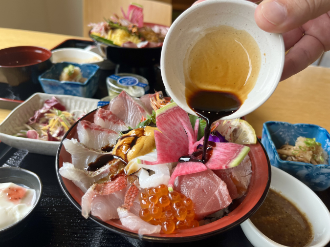 Seafood restaurant Marumitsu Seafood bowl set of nine kinds