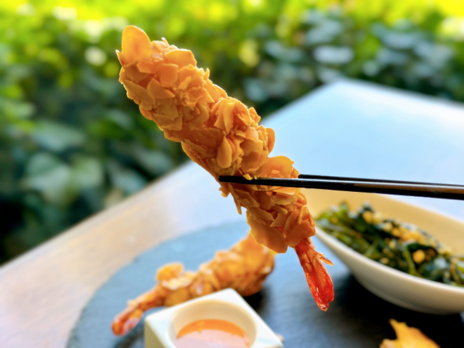 LOTUS PALACE Daimyo Branch Lunch "Vietnam Komachi" Fried Shrimp with Almonds