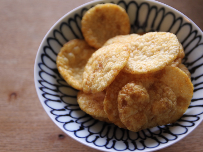 MUJI's moist fried rice crackers served on a plate with spicy curry flavour