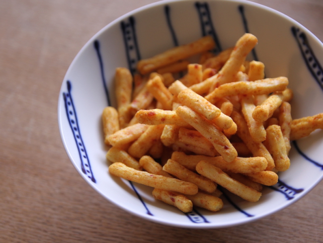 MUJI's "Okaki Shrimp Curry Flavor" served on a plate (150 yen)