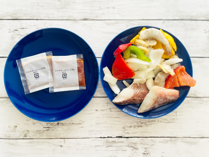 MUJI "Frying Pan Meal Kit: Bouillabaisse with Three Kinds of Seafood"