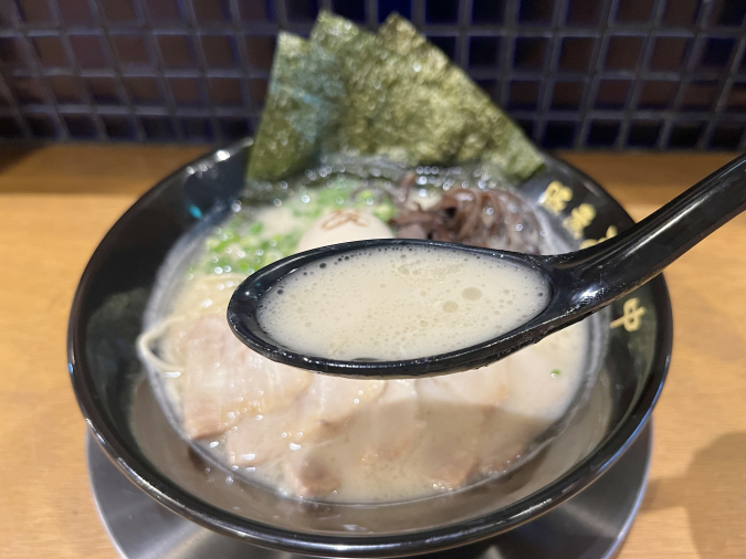 豚煮夢中　特製豚骨らーめん